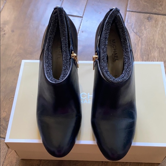 Michael Kors heels - Picture 2 of 9